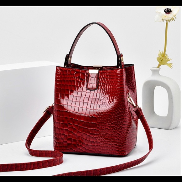Handbags - Retro Red Crocodile Shoulder Bag